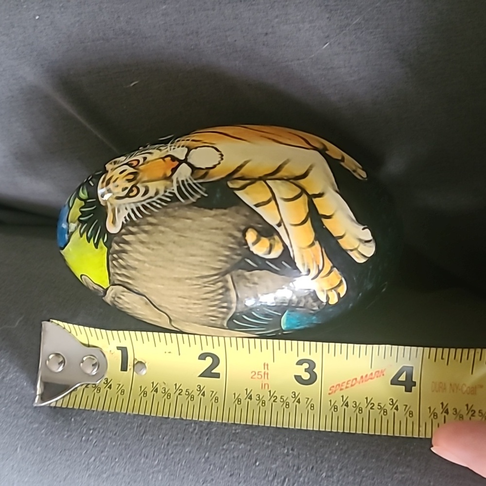Hand-Painted Elephant And Tiger Hand Painted Decorative Egg, Bali - Picture 8 of 9